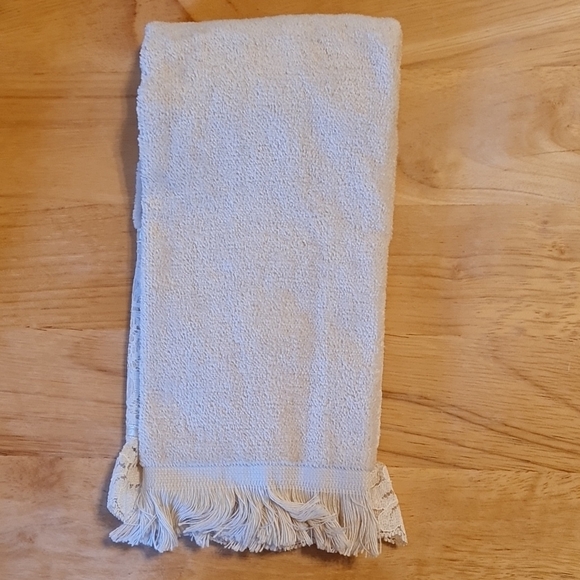 Vintage Elegant Lace Trim Guest Bath Hand Towel - Cream NWOT 4 Towels - Picture 3 of 5